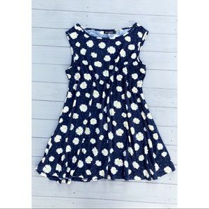 UO Veranee daisy print navy sleeveless tent dressL